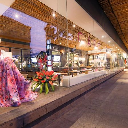 Ts Suites Seminyak Extérieur photo The interior of the shopping mall