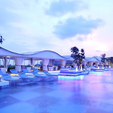 Ts Suites Seminyak Extérieur photo The pool at the hotel