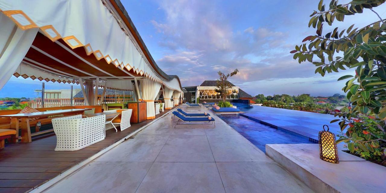 Ts Suites Seminyak Extérieur photo The rooftop pool at the hotel