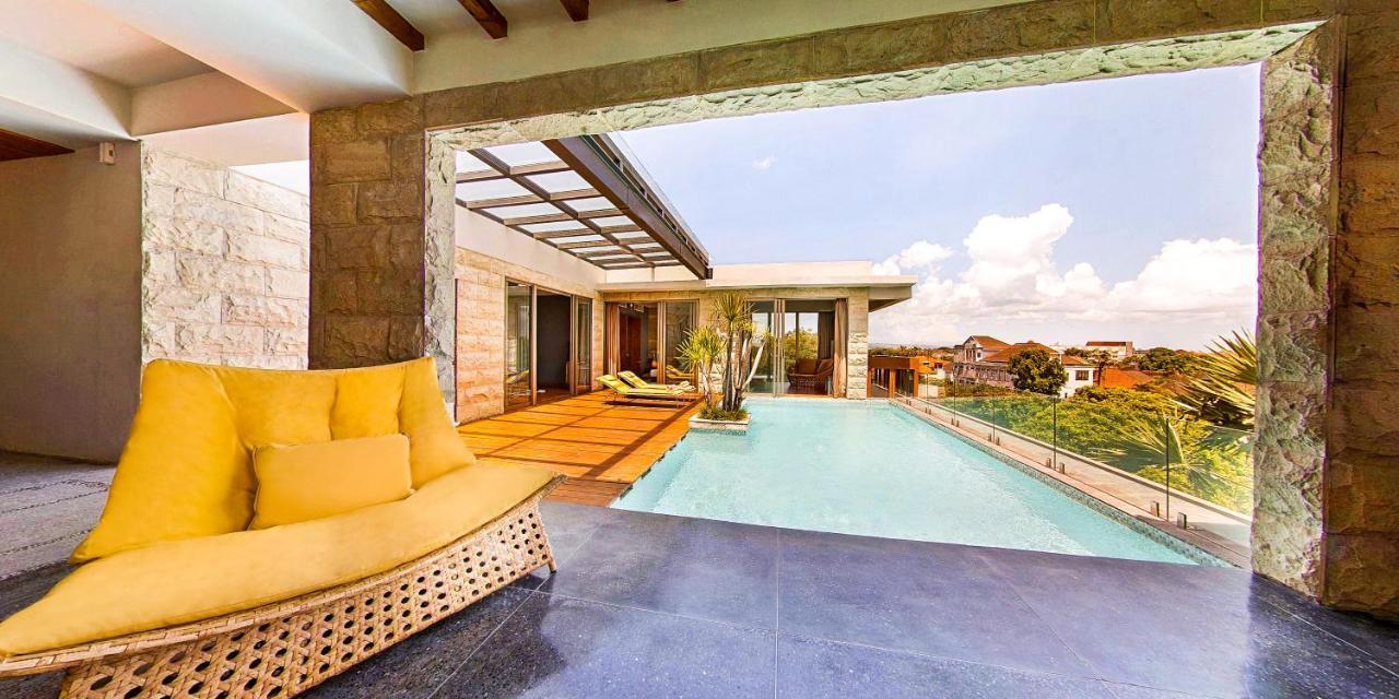 Ts Suites Seminyak Extérieur photo Rooftop pool at the hotel