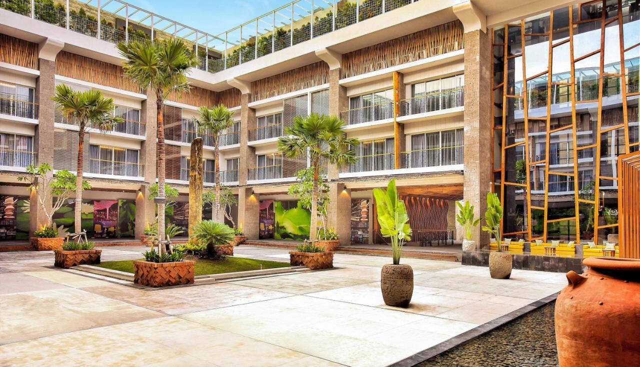 Ts Suites Seminyak Extérieur photo The hotel's lobby