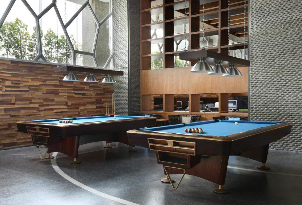 Ts Suites Seminyak Extérieur photo Billiard tables