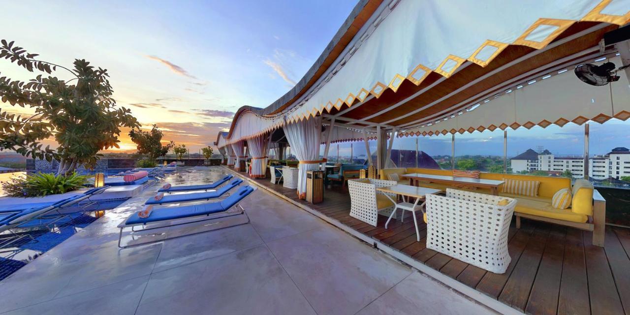 Ts Suites Seminyak Extérieur photo The rooftop pool at the hotel