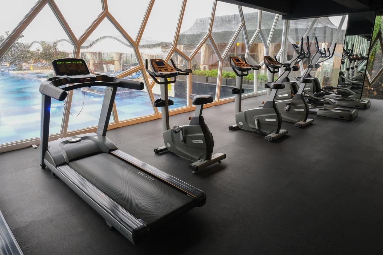 Ts Suites Seminyak Extérieur photo The gym at the hotel