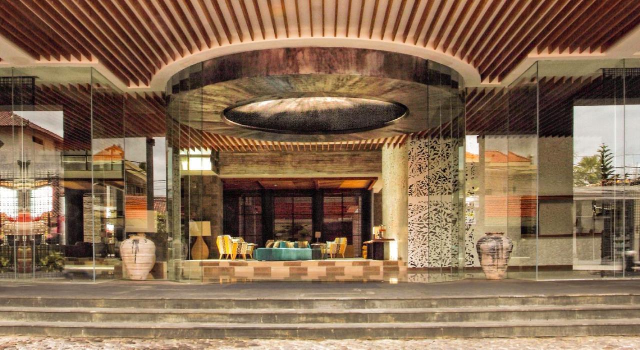 Ts Suites Seminyak Extérieur photo The lobby of the hotel