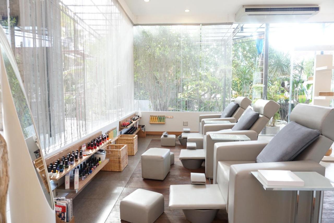Ts Suites Seminyak Extérieur photo The interior of a nail salon