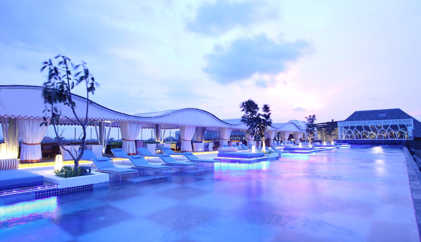 Ts Suites Seminyak Extérieur photo The pool at the hotel