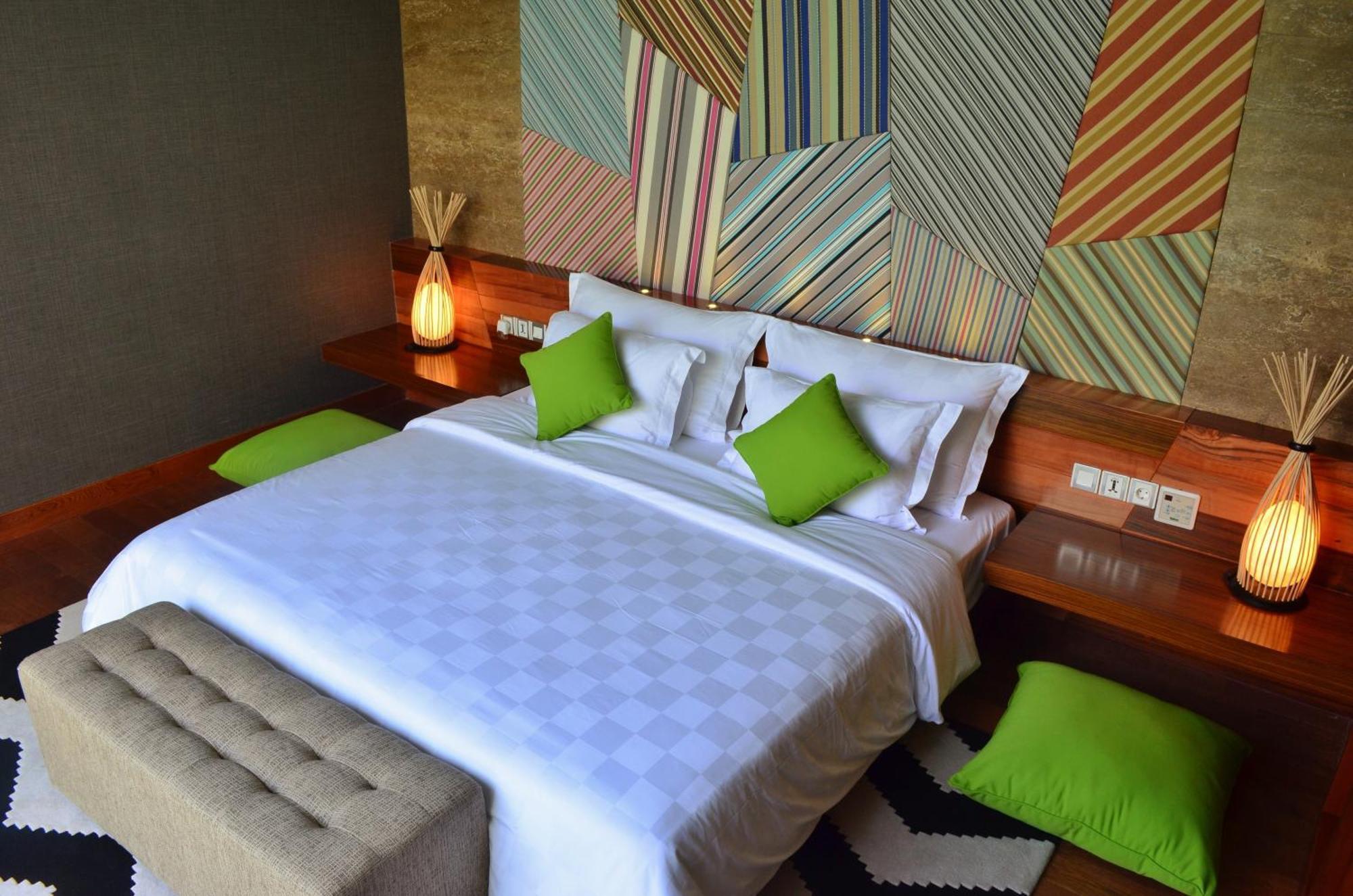 Ts Suites Seminyak Chambre photo A bedroom at the hotel