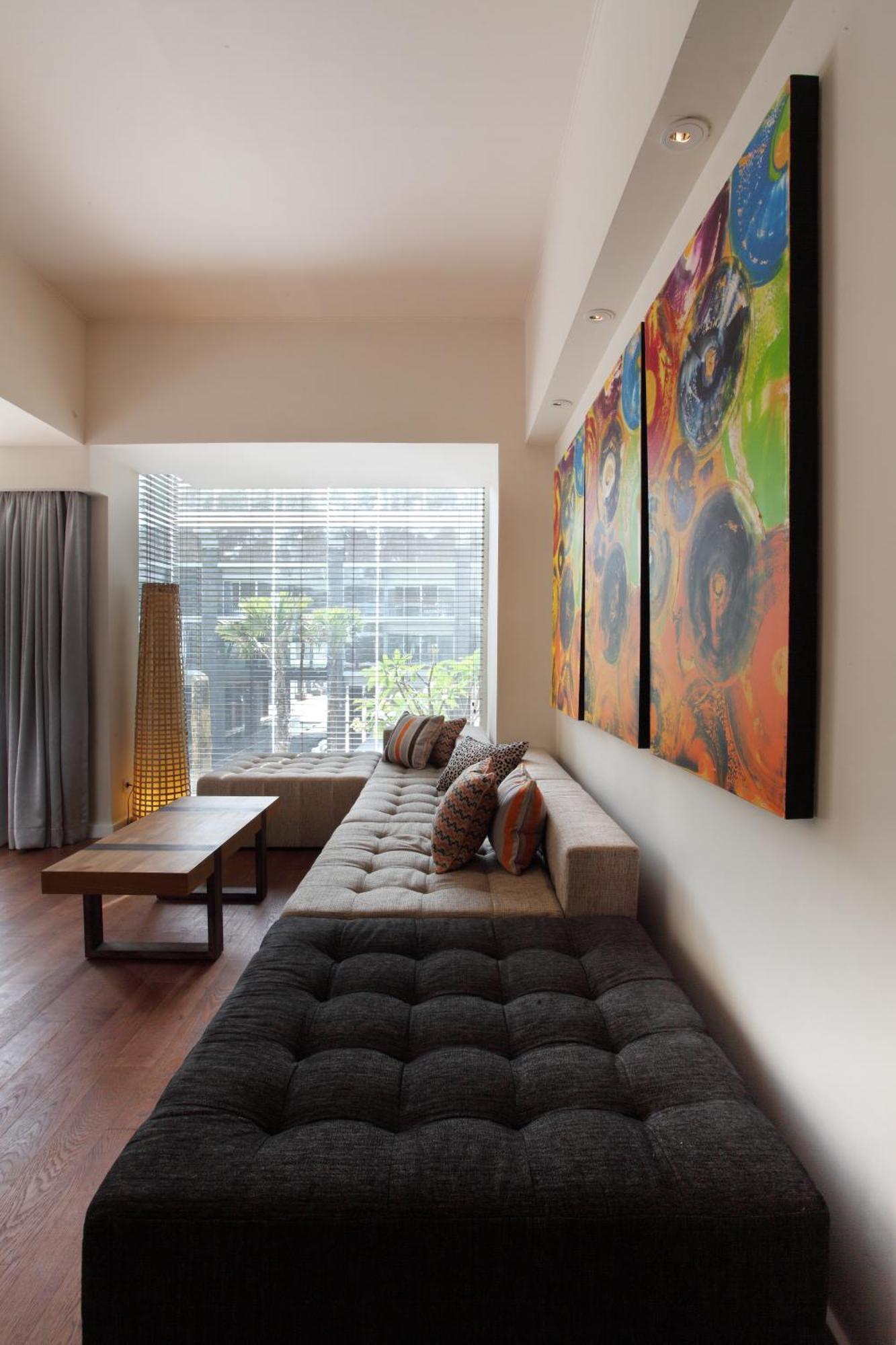 Ts Suites Seminyak Chambre photo A living room with a sofa