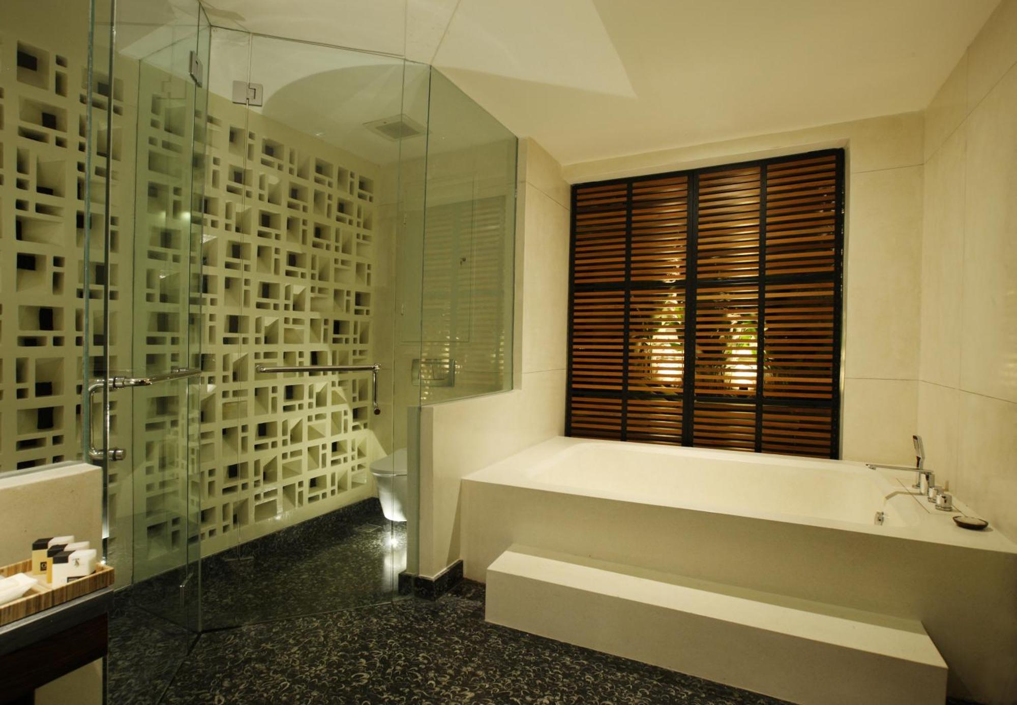 Ts Suites Seminyak Extérieur photo Bathroom