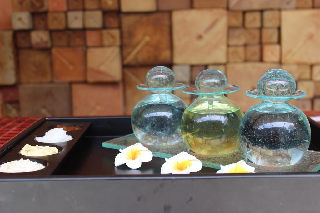 Ts Suites Seminyak Extérieur photo Aromatherapy