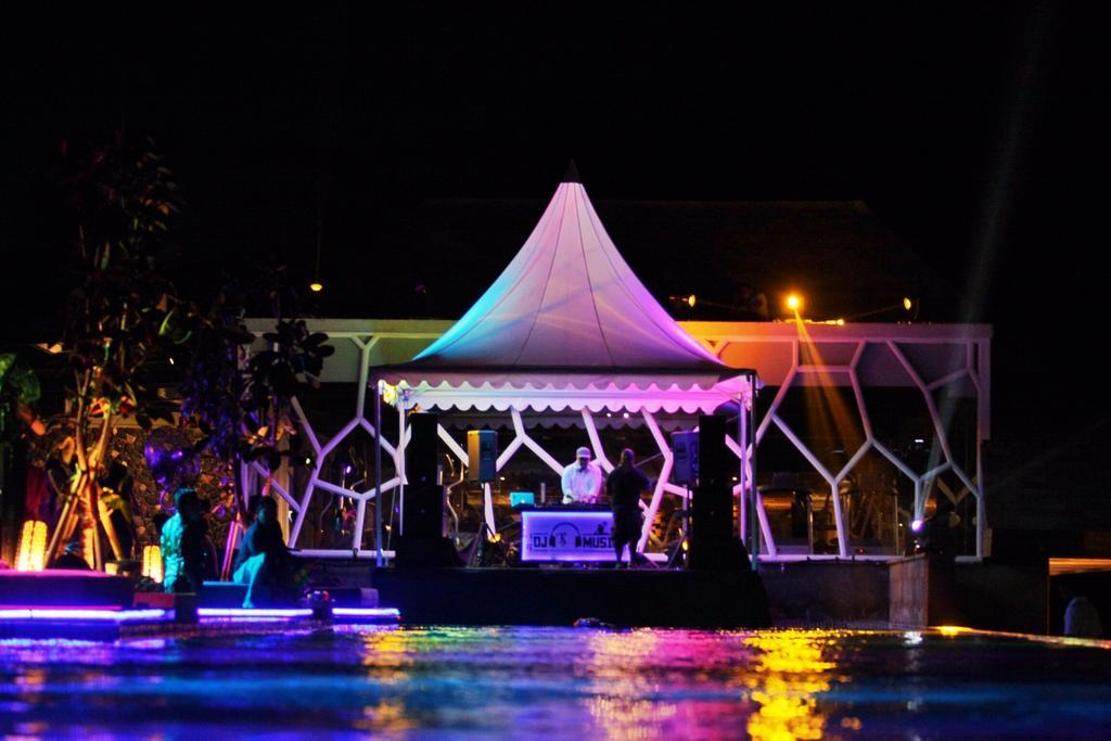 Ts Suites Seminyak Extérieur photo The stage of the show