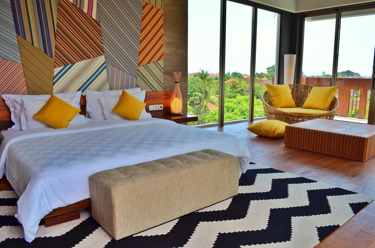 Ts Suites Seminyak Extérieur photo A bedroom at the hotel