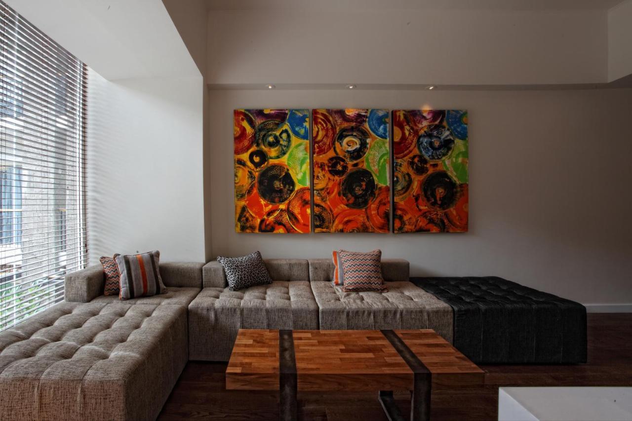Ts Suites Seminyak Chambre photo A painting by the artist